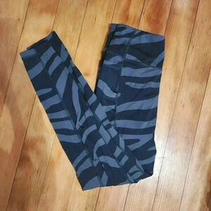 Womens Medium leggings - The Limited - Black Grey zebra print camo